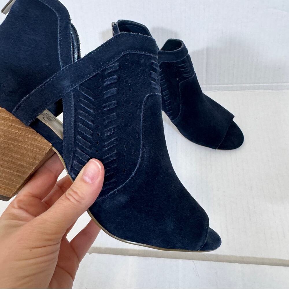 Vince Camuto Blue Suede Leather Laser Cut Ankle Boots Womens 9 Stacked Wood Heel - Picture 7 of 9